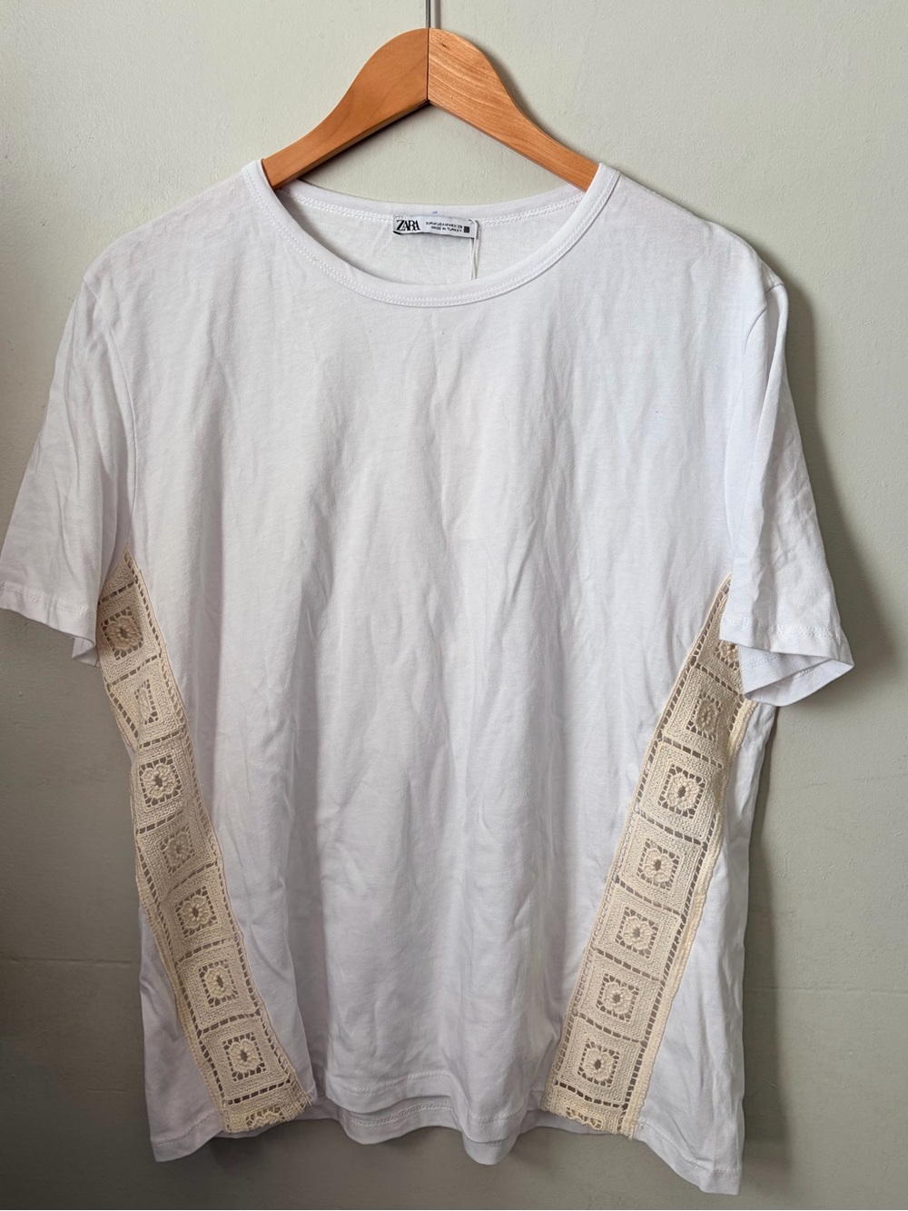 NWT Zara White T-Shirt Crochet Side Panels Lace Inset Short Sleeve Medium